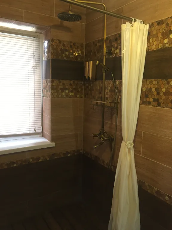 Вилла с бассейном и видом на озеро