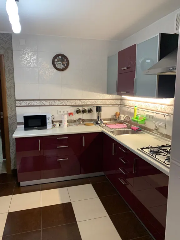 Апартаменты в центре города, с видом на церковь и парк.