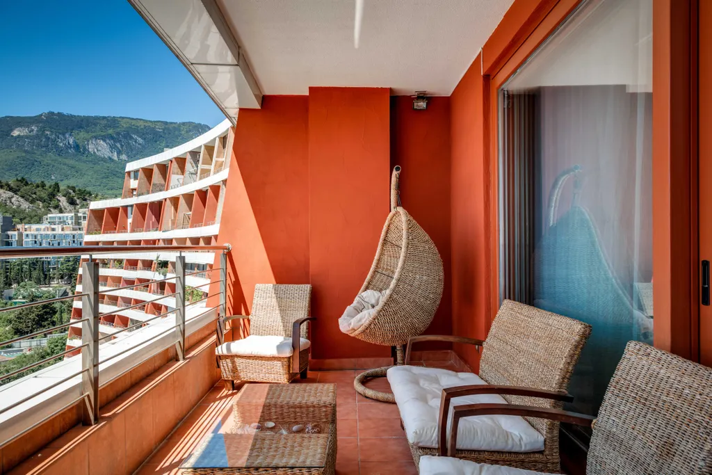 Трёхкомнатная квартира с панорамным видом на море и горы