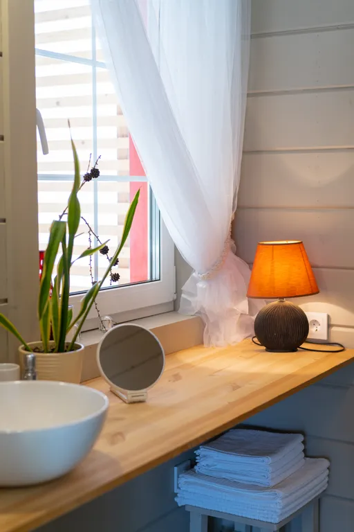 Дача с красными карпами с баней и чаном