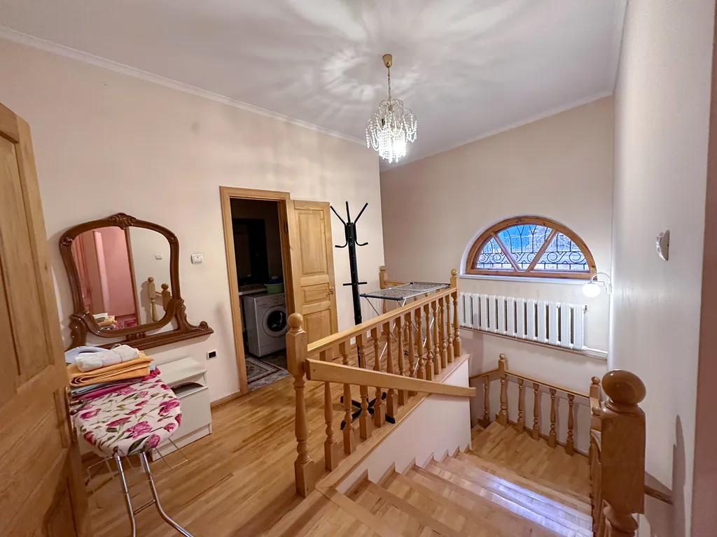 Дом в центре парка