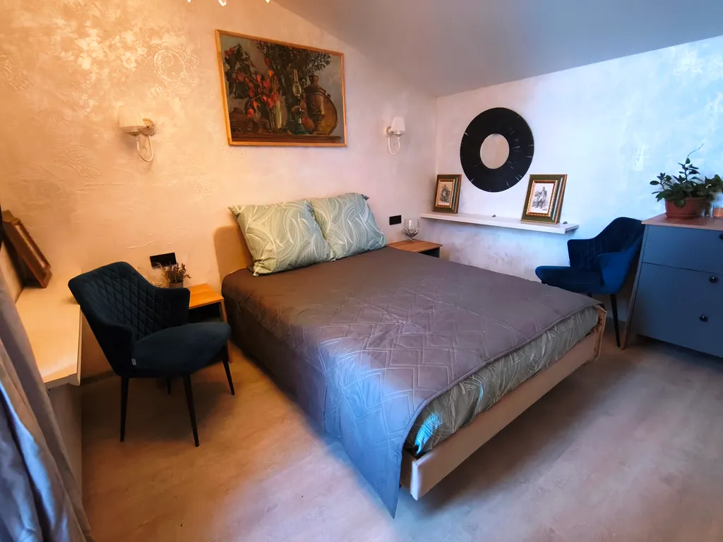 Атмосферная двухуровневая квартира с видом на Петропавловский парк