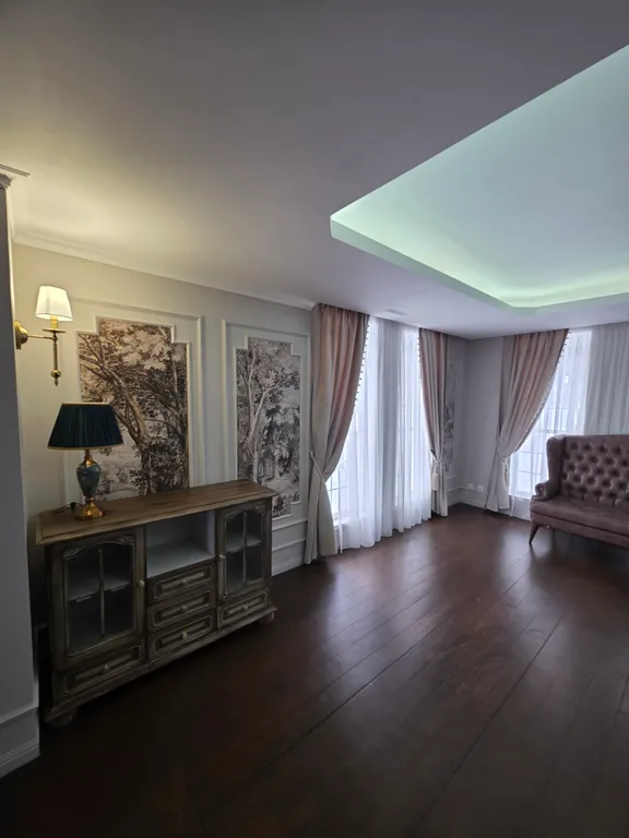 Загородный дом с бассейном и банкетным залом