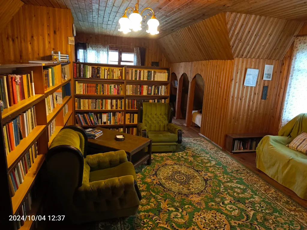 Просторный дом с баней в тихой деревушке у реки