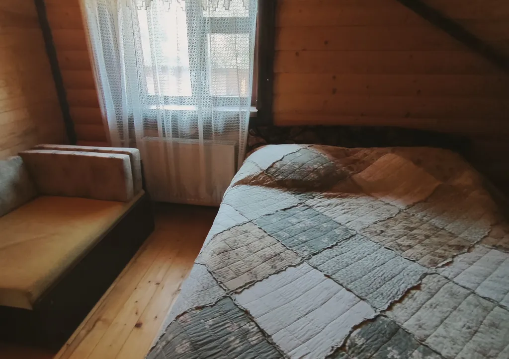 Бревенчатый коттедж на озере Селигер