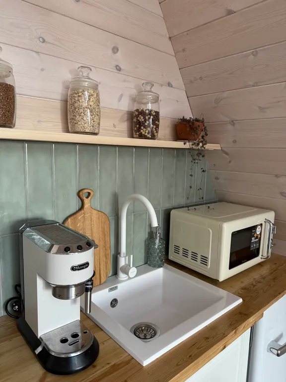 Домик на холме с видом на Байкал