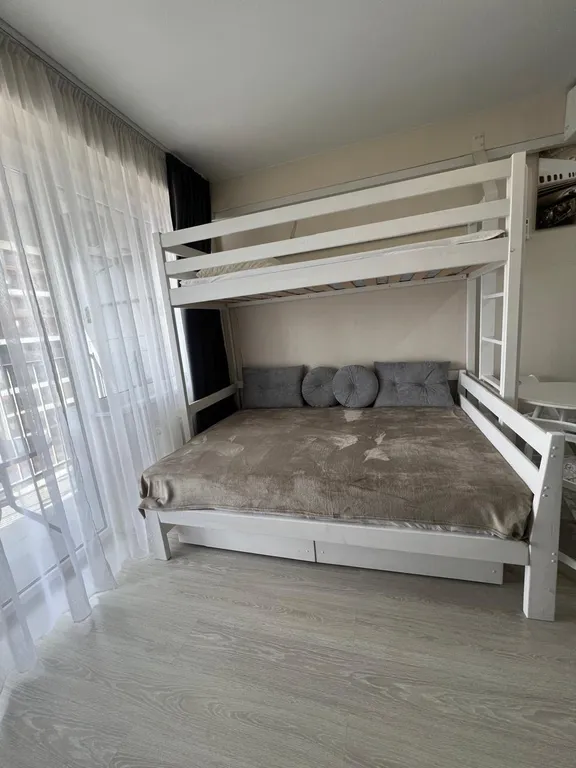 Студия на берегу моря