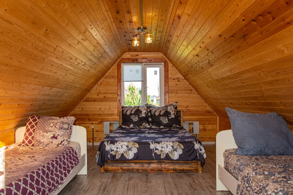 Деревянный экодом в идеально чистом месте