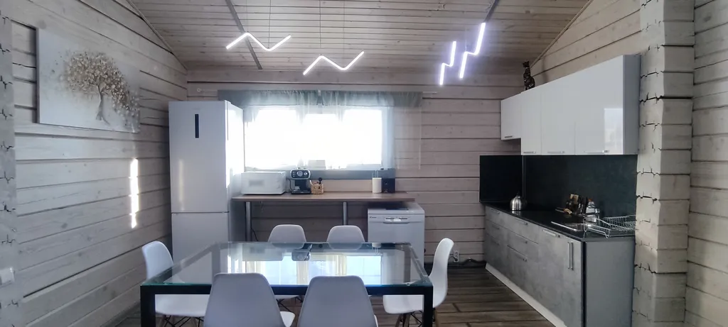 Уютный коттедж у озера с сауной