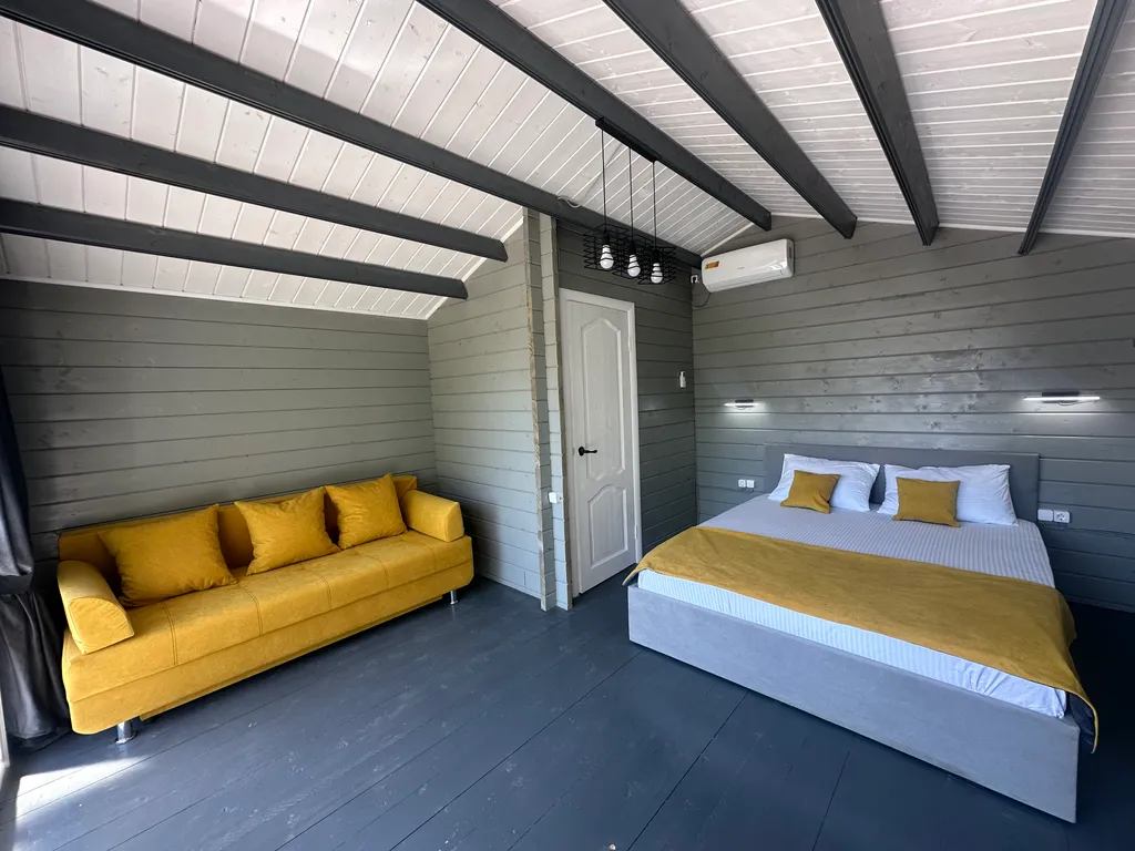 Дом с панорамными окнами с видом на море