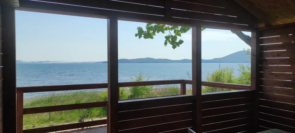 Уютный дом на берегу моря