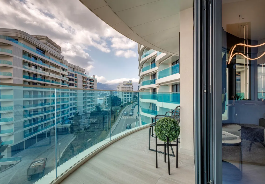 Видовые апартаменты с балконом