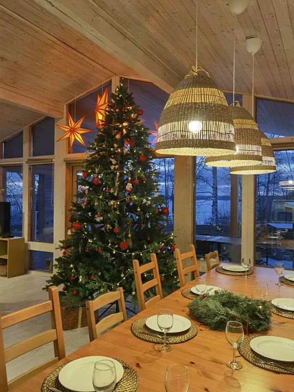 Шале с панорамными окнами и видом на озеро Чебаркуль