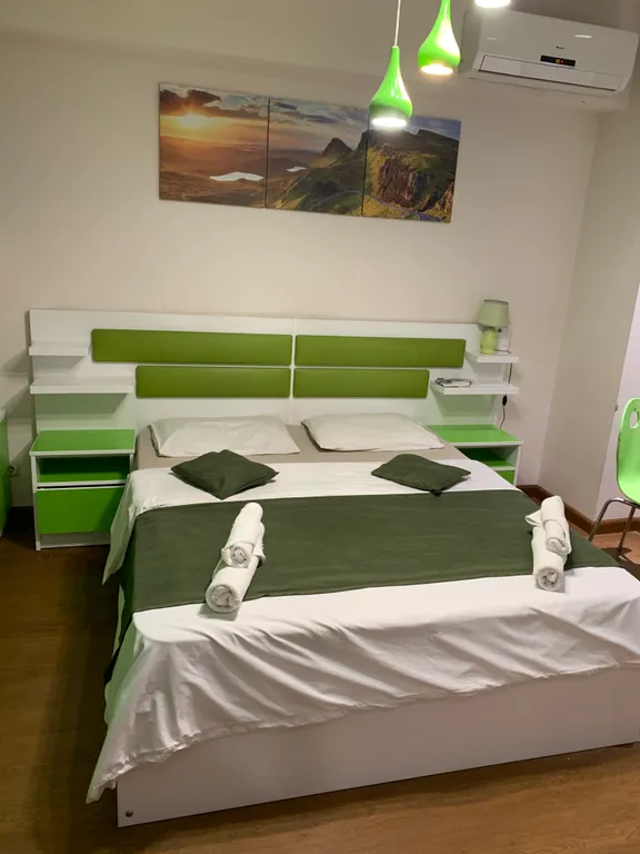 City Central Apartment (студия с витражами)