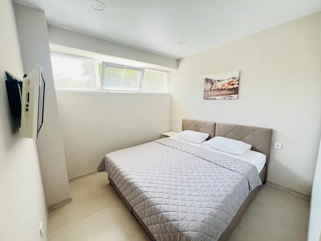 Квартира с бассейном на территории