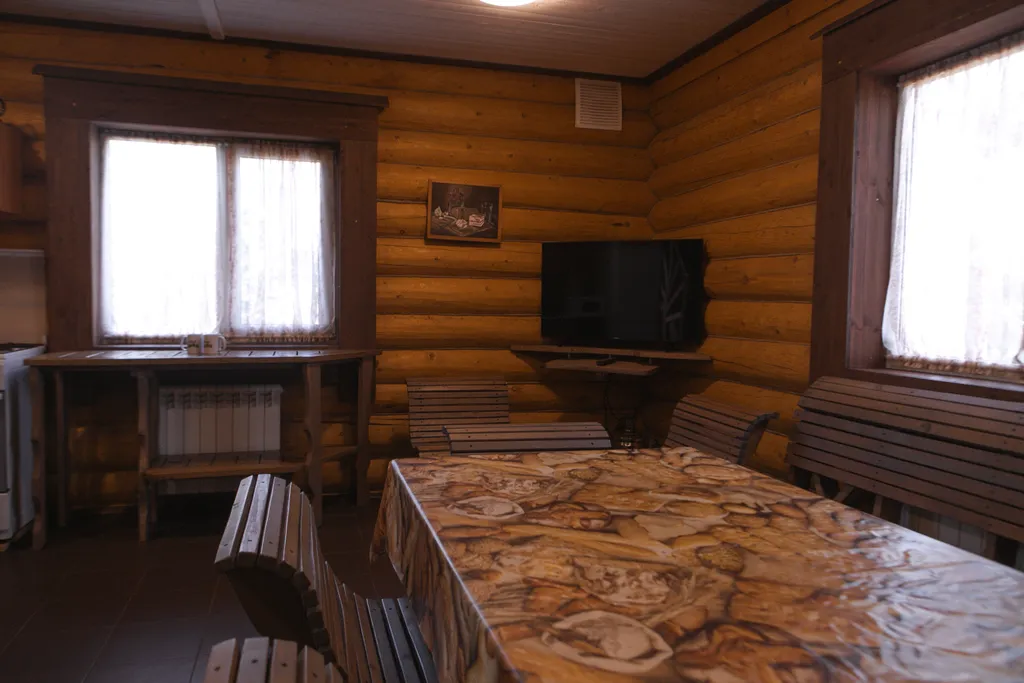 Двухэтажный дом для отдыха на природе с баней