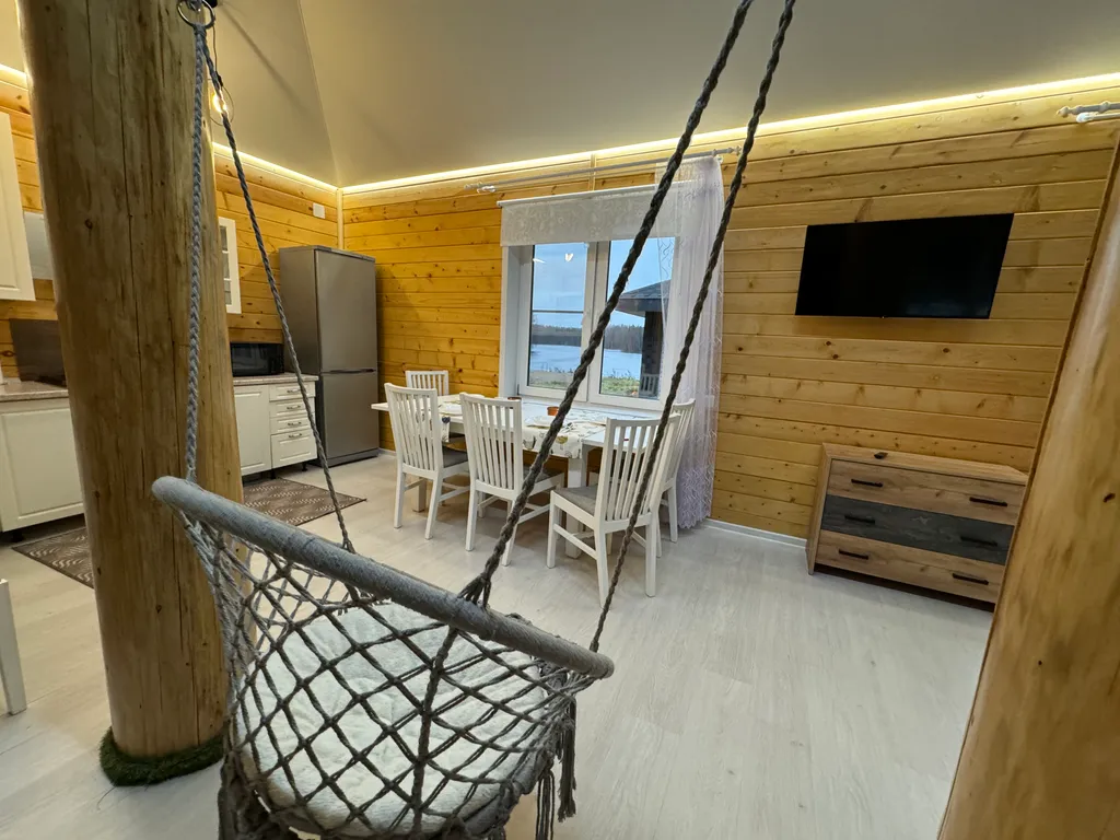 Дом рядом с озером в Карелии