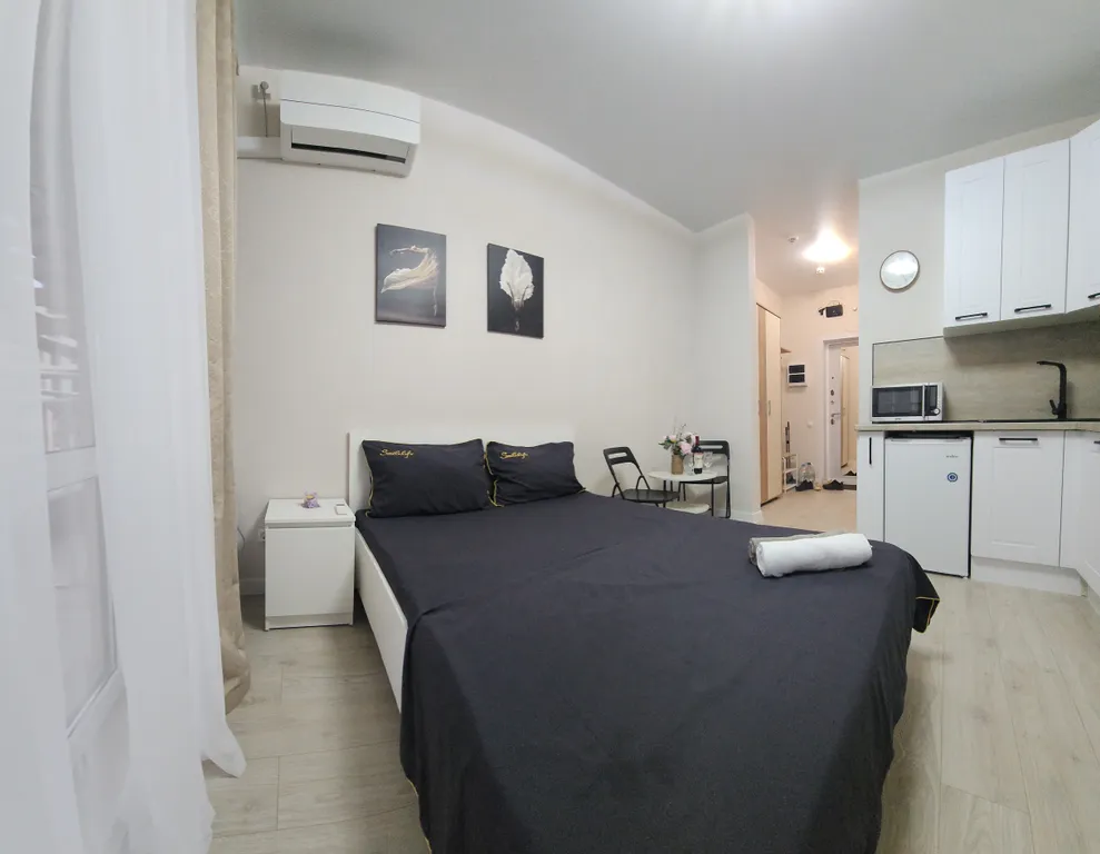 Шикарная студия с видом на бассейн