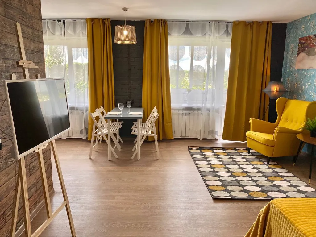 Яркая стильная квартира с видом на Сады