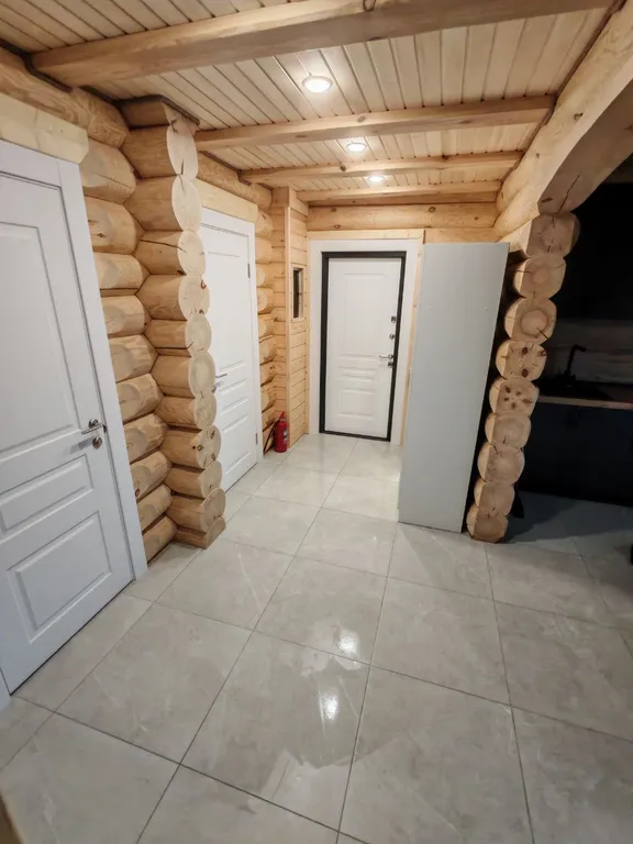 Загородный дом с видом на озеро