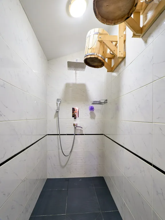 Домик с сауной и беседкой