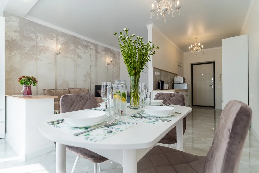 Стильная студия с потрясающим видом на море и город