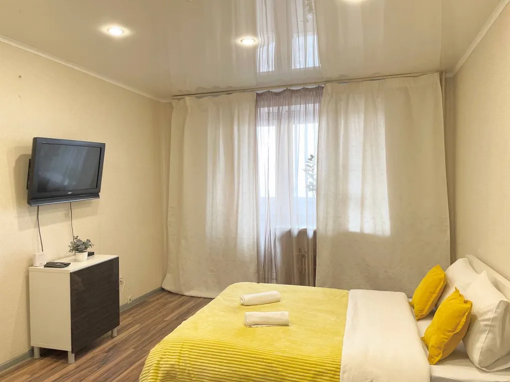 Отличная квартира с большой кроватью и диваном