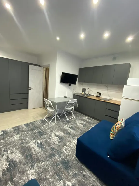 Уютная квартира-студия 20 минут от моря. Большие окна, вид на горы