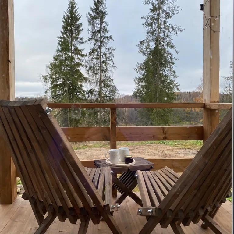 Домик на берегу реки