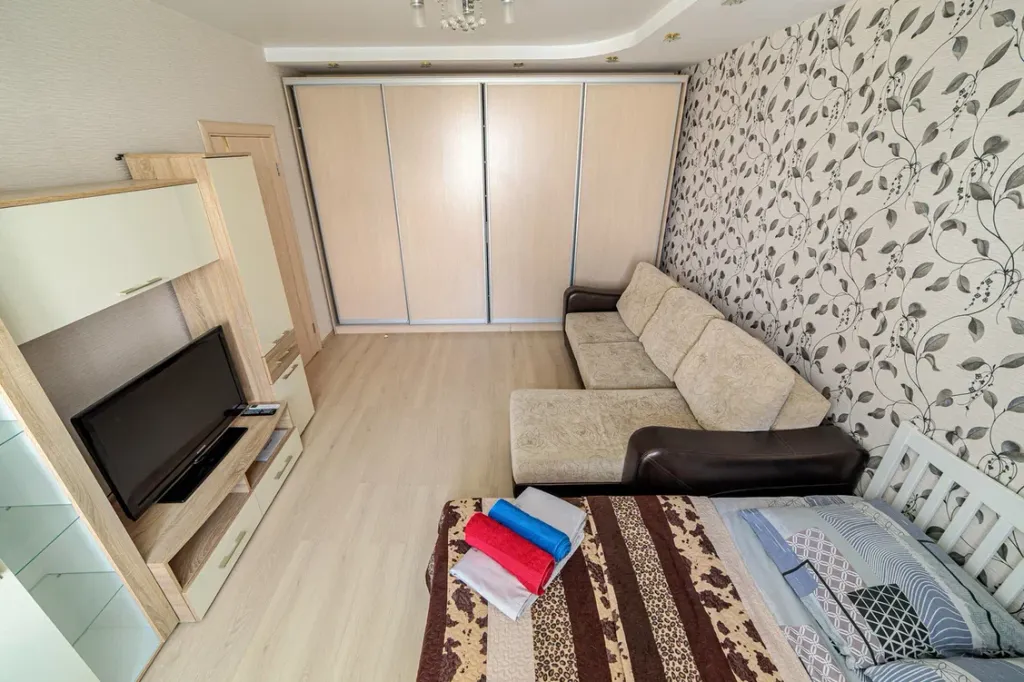 Тихий двор в центре города, своя парковка