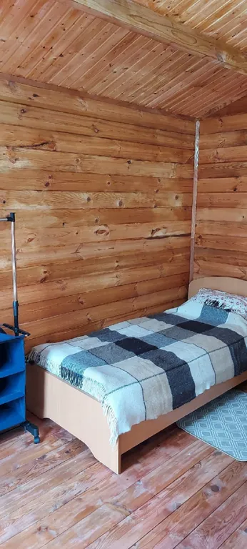 Дом в деревне на берегу реки для спокойного отдыха