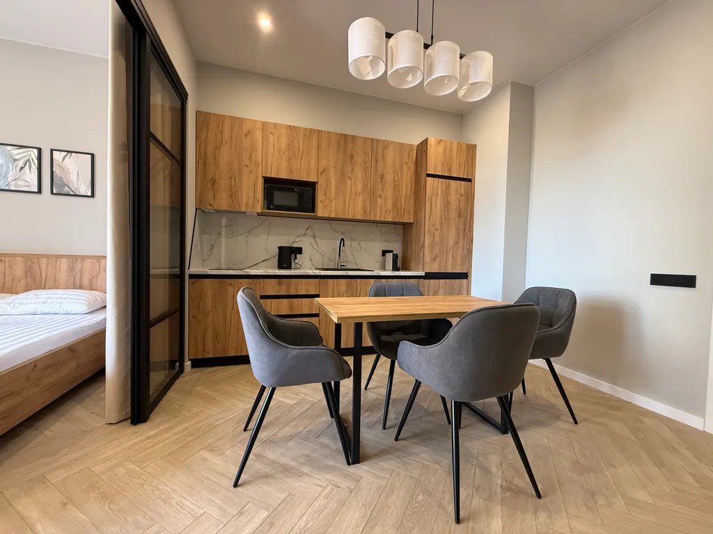 Шикарный двухкомнатный апартамент на первой береговой линии