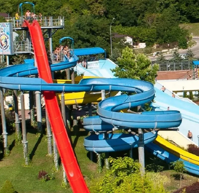 Семейные апартаменты на море с видом на горы