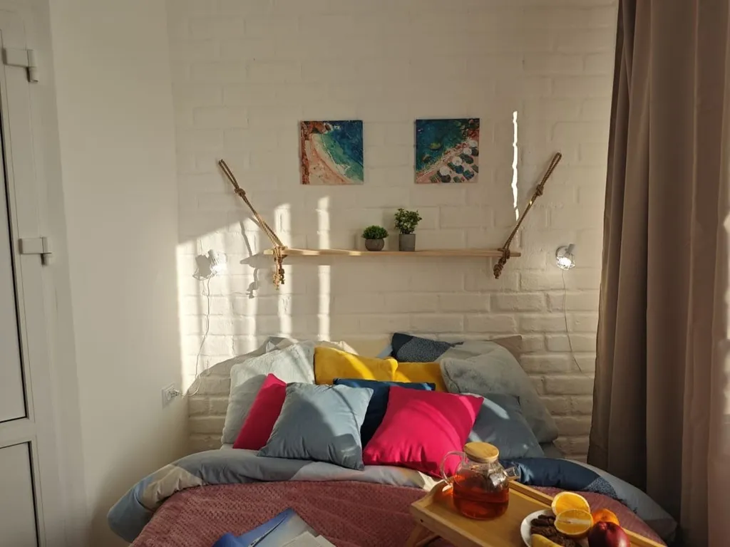 Стильная новая студия с кроватью-трансформером на двоих гостей