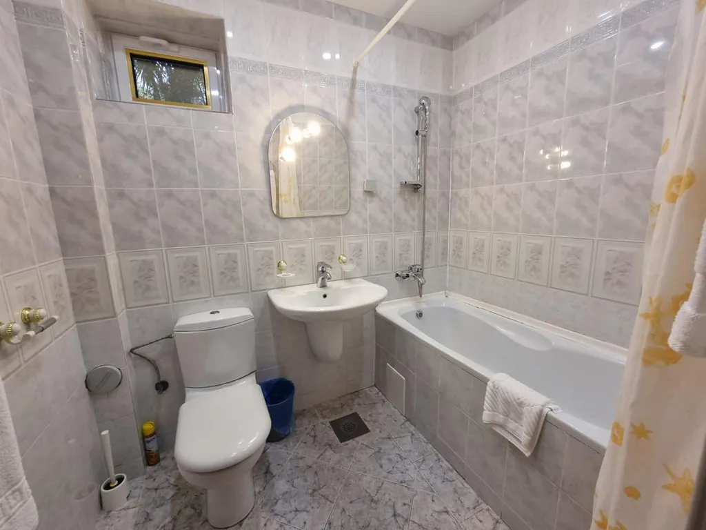 Вилла с бассейном и видом на море