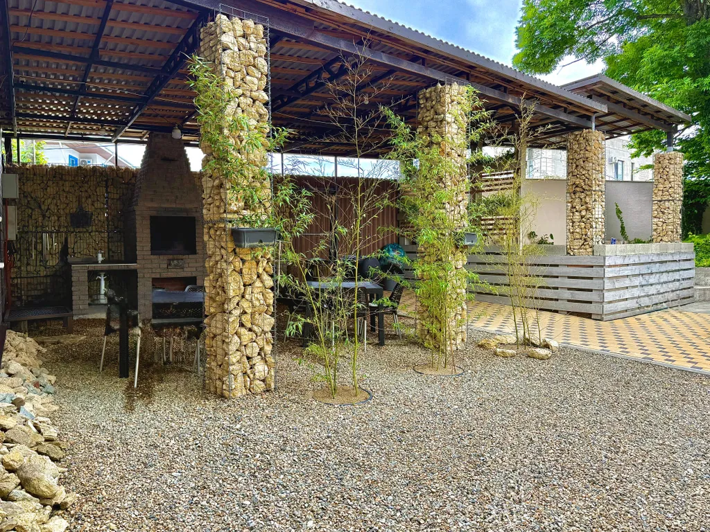 Комфортное проживание в лесу у моря