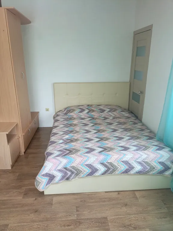 Большой дом с бассейном, просторным залом беседкой и детским домиком