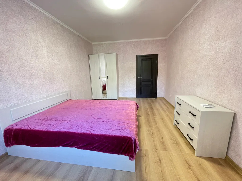 Просторная трехкомнатная квартира у моря