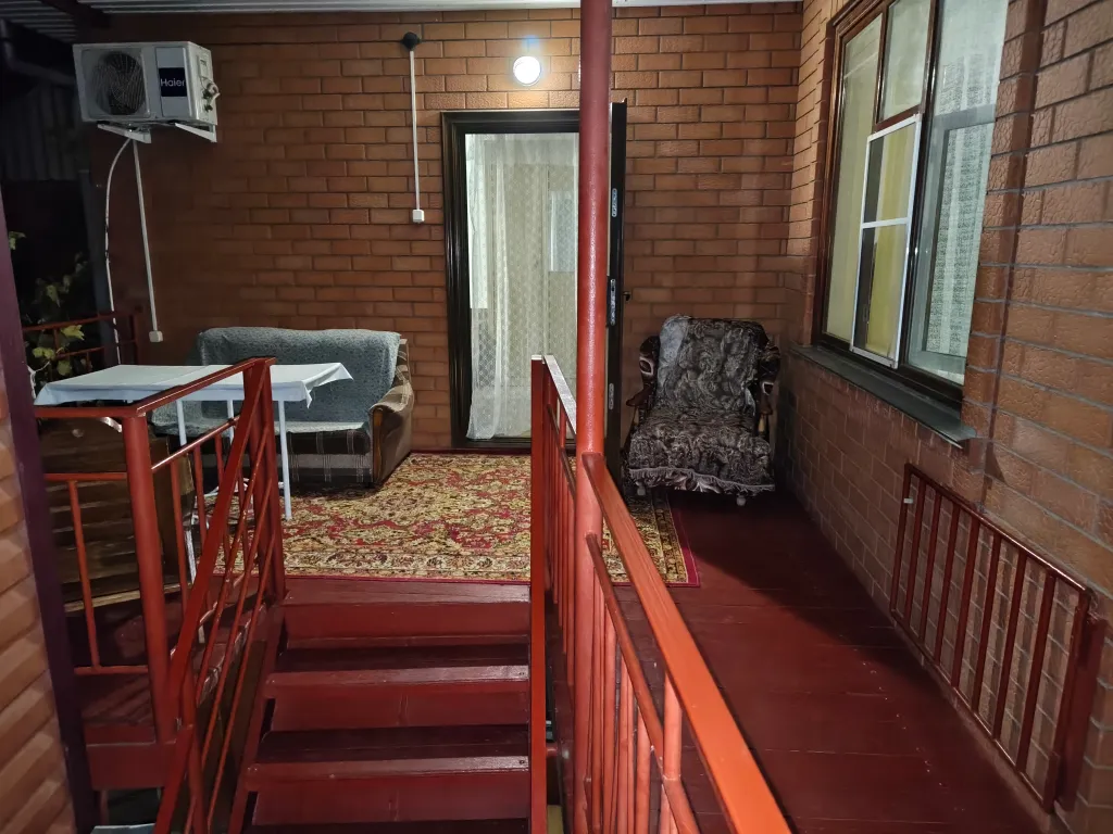 Номер со своей территорией для отдыха под навесом