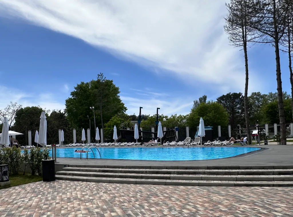 Апартаменты с отдельной спальной, террасой и видом на бассейн