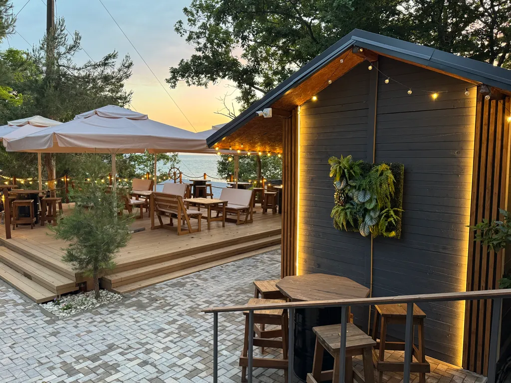 Коттедж с видом на море и индивидуальной террасой