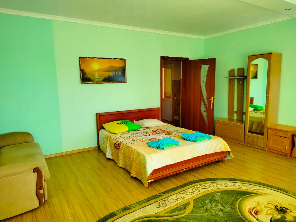 Квартира Большой улучшенный номер на 2 этаже с видом на море — аренда посуточно в Коктебель