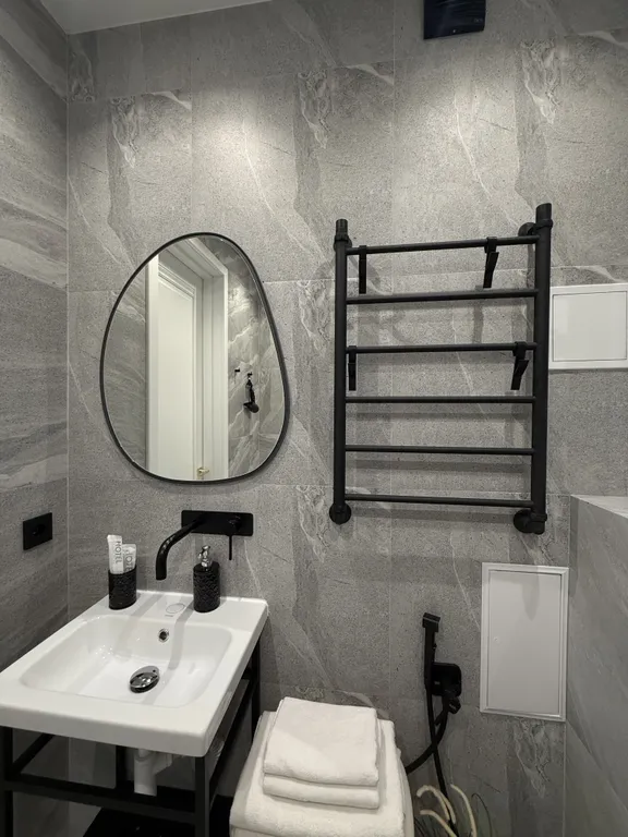 Современный апартамент в тихом районе