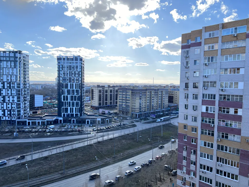 У метро рядом с центром