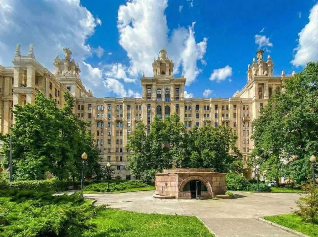 Квартира Уникальные апартаменты в легендарном здании — Москва