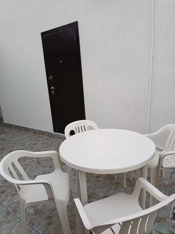 Новый уютный дом дупликс (левая половина) у берегу моря