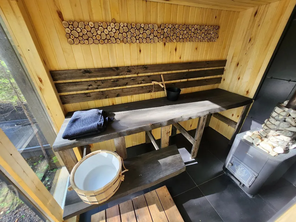 Дом с панорамным видом на лес