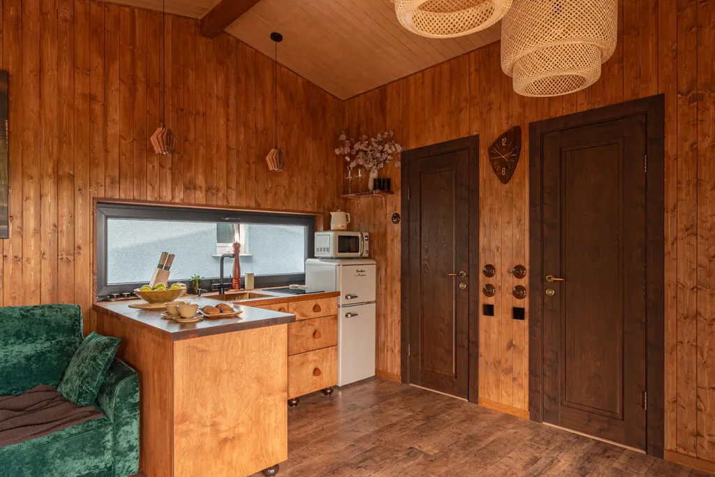 Сказочный уютный домик у моря