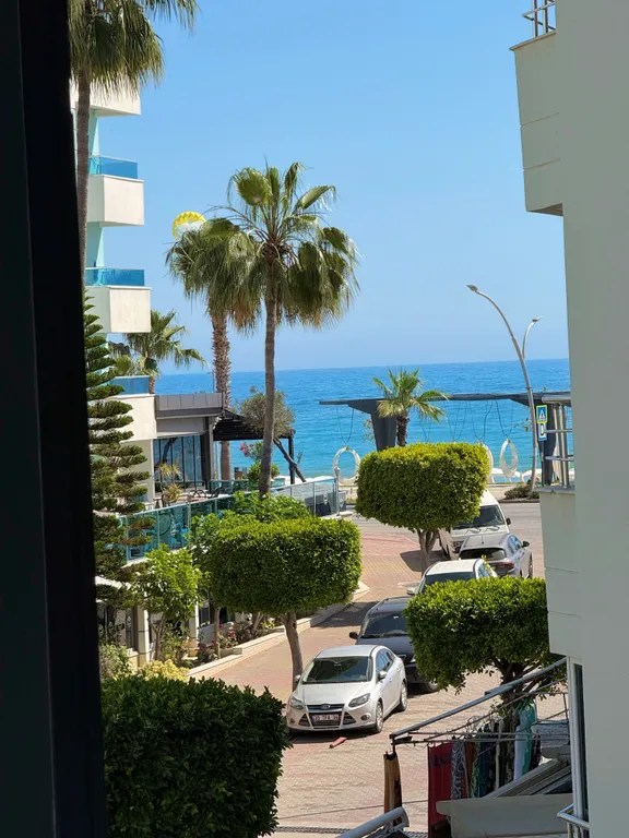 Sea View 2BD Flat 50m to the Beach