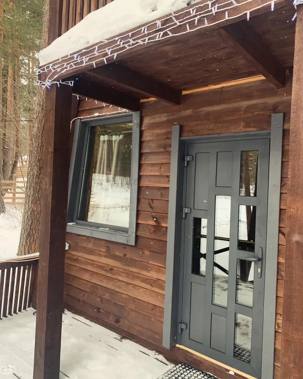 Уютный двухэтажный домик у реки, треугольник